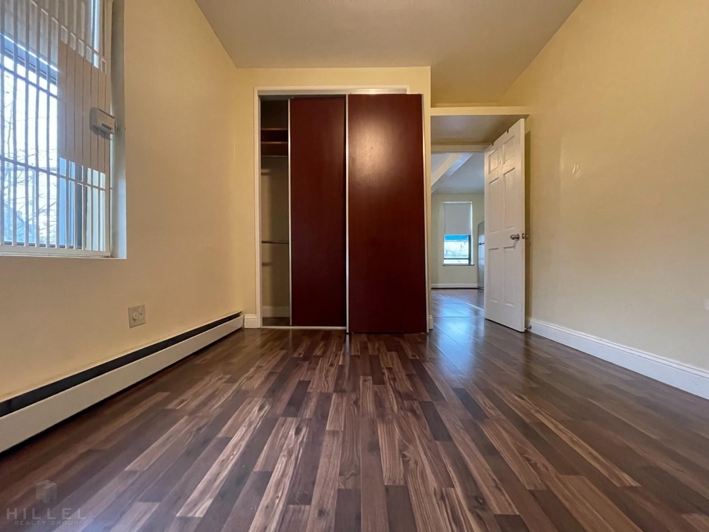 820 Wyckoff Ave - Photo 6