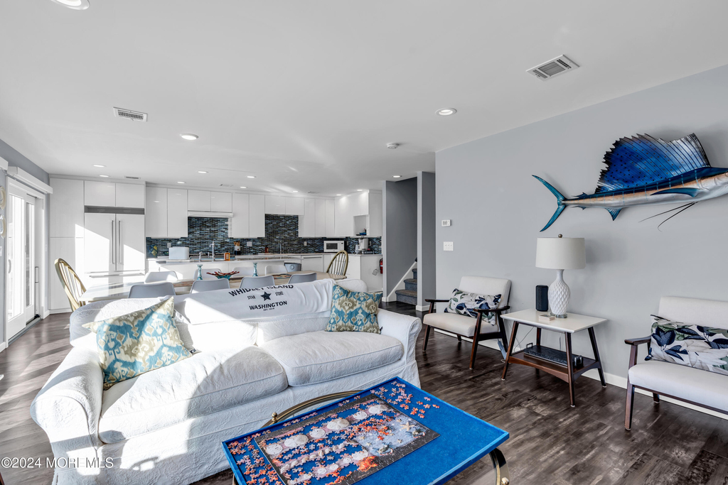213 Hayes Court - Photo 9