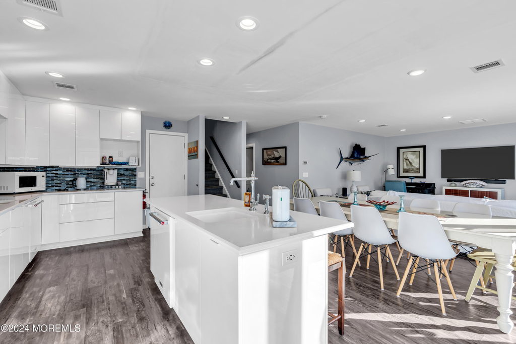 213 Hayes Court - Photo 3