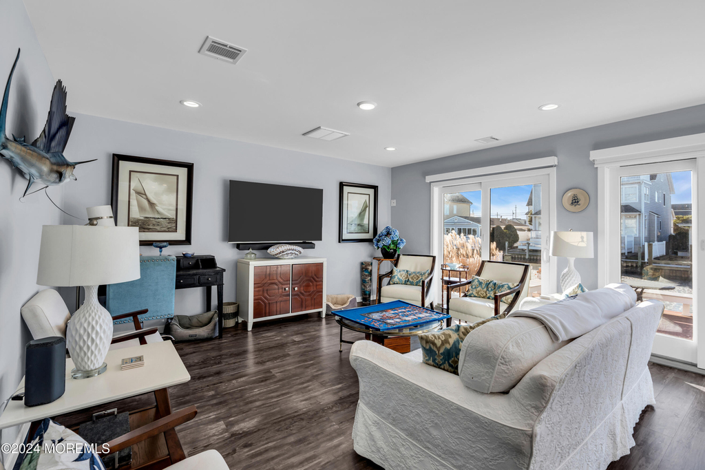 213 Hayes Court - Photo 8