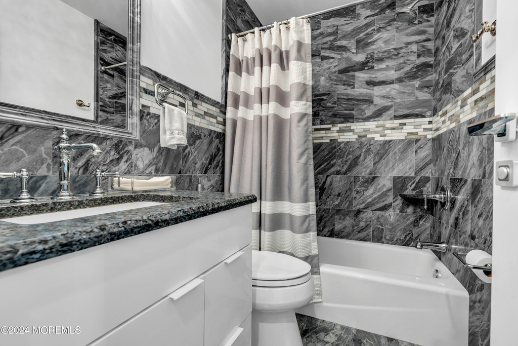 213 Hayes Court - Photo 14