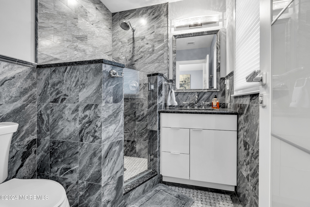 213 Hayes Court - Photo 13