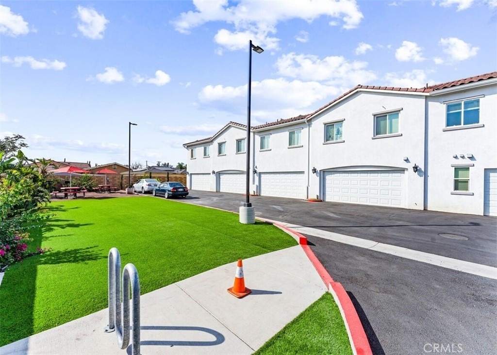 13665 Arrow Boulevard - Photo 2