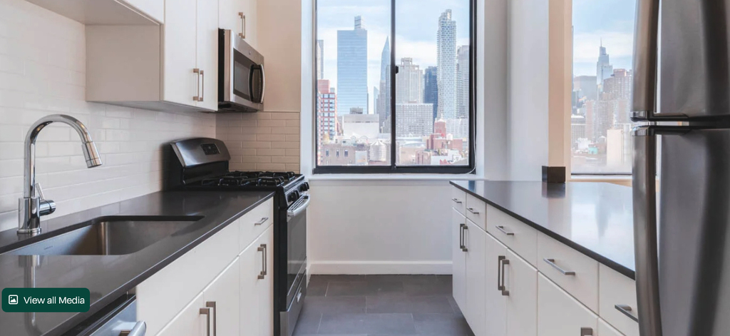 W 54th St. - Photo 2