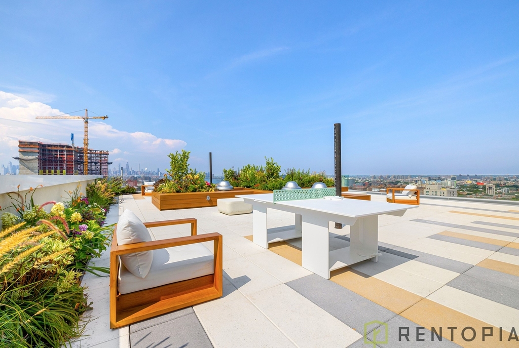 99 Fleet Place - Photo 10