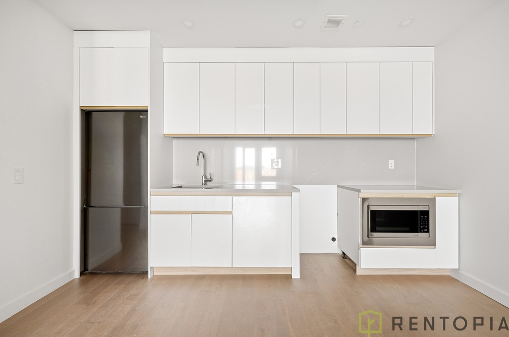 99 Fleet Place - Photo 1