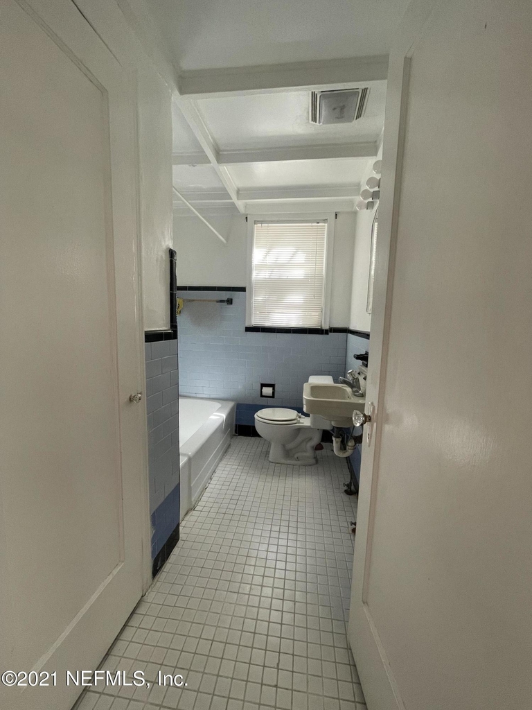 1529 Mcduff Avenue S - Photo 8