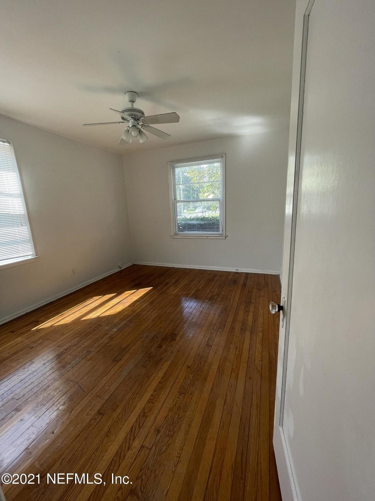 1529 Mcduff Avenue S - Photo 7