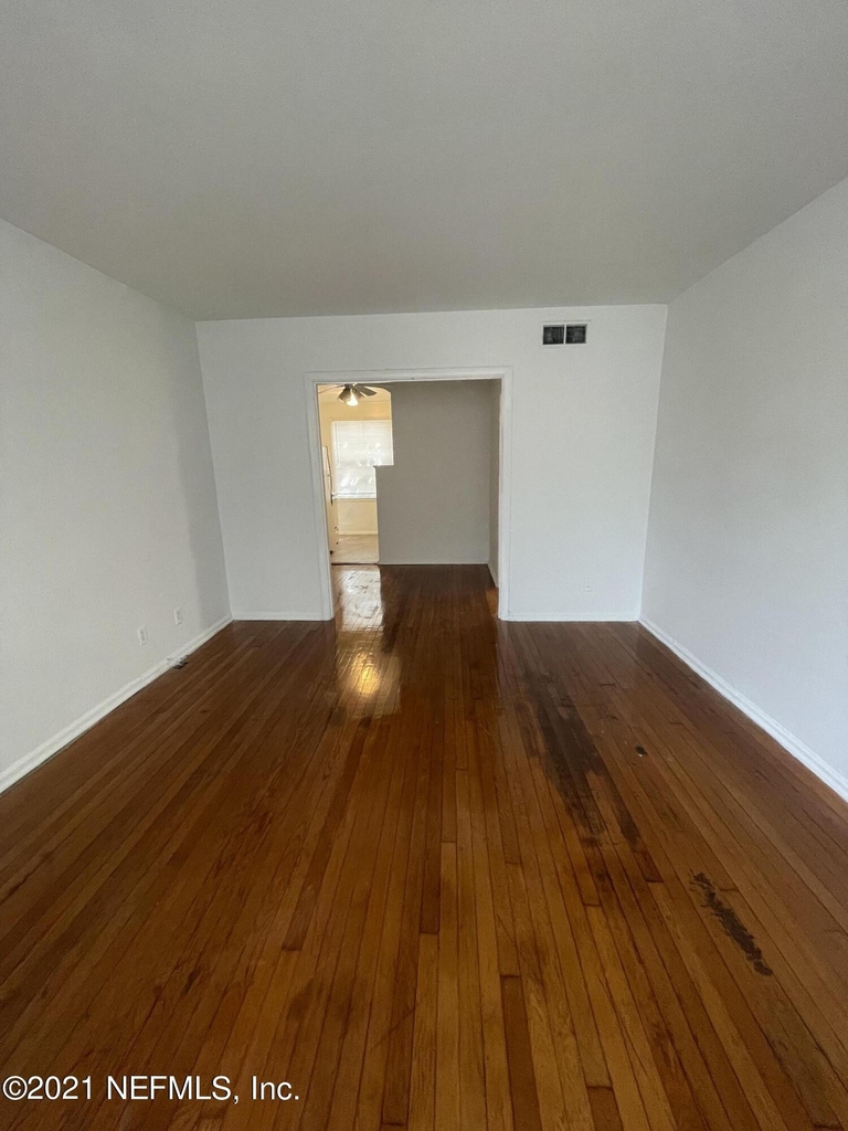1529 Mcduff Avenue S - Photo 4