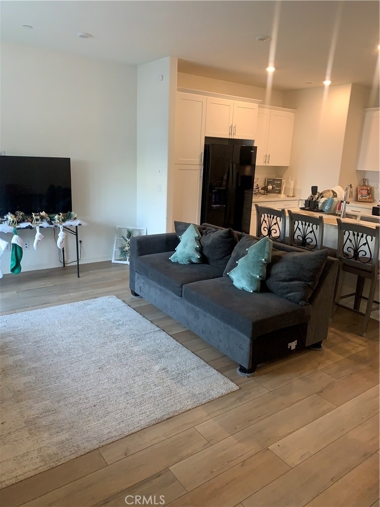 985 W Clover Avenue - Photo 3