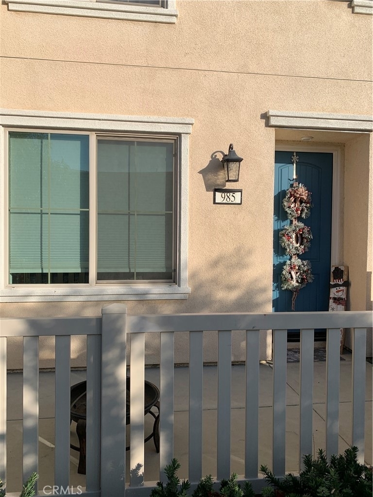 985 W Clover Avenue - Photo 0