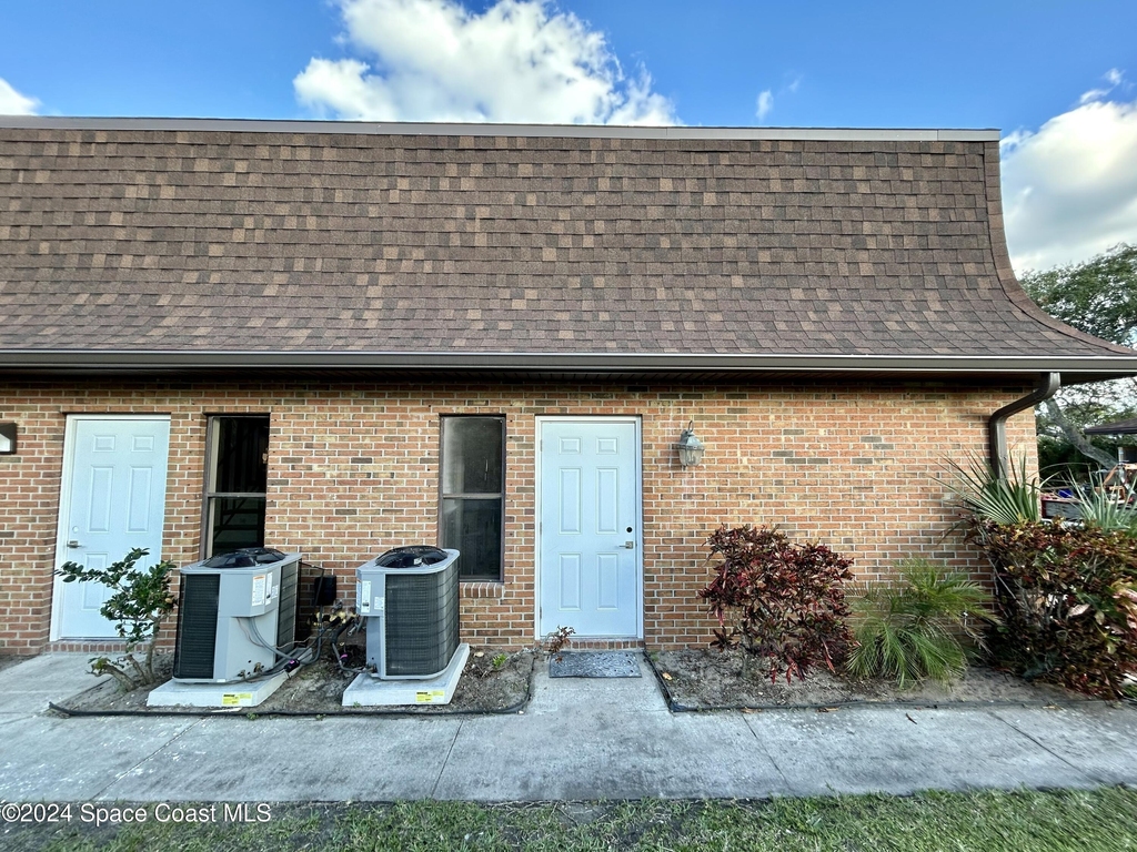 4714 Overlook Drive Ne - Photo 0