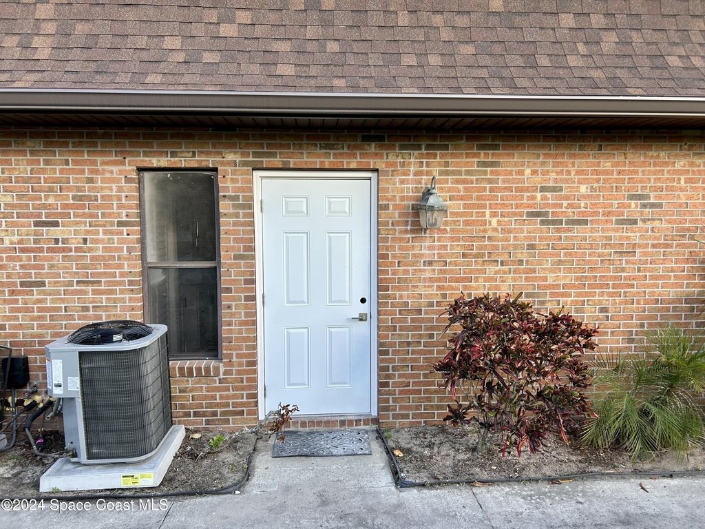 4714 Overlook Drive Ne - Photo 1