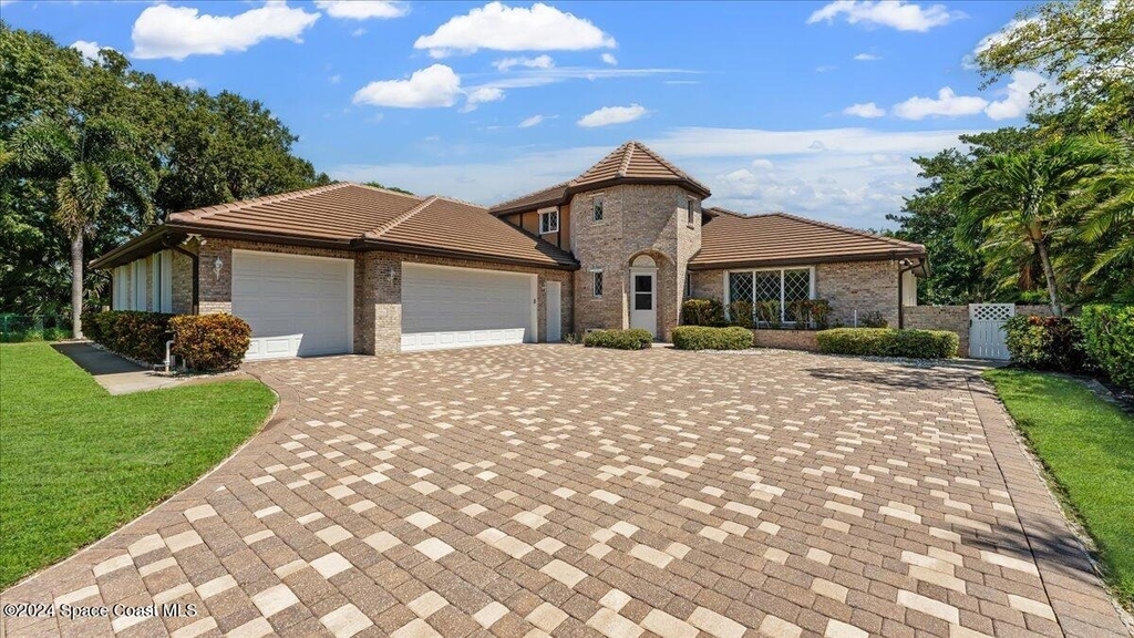 9140 S Tropical Trail - Photo 0