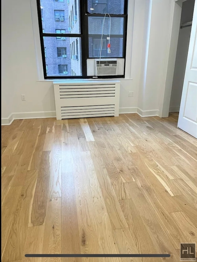 East 48th Street - Photo 3