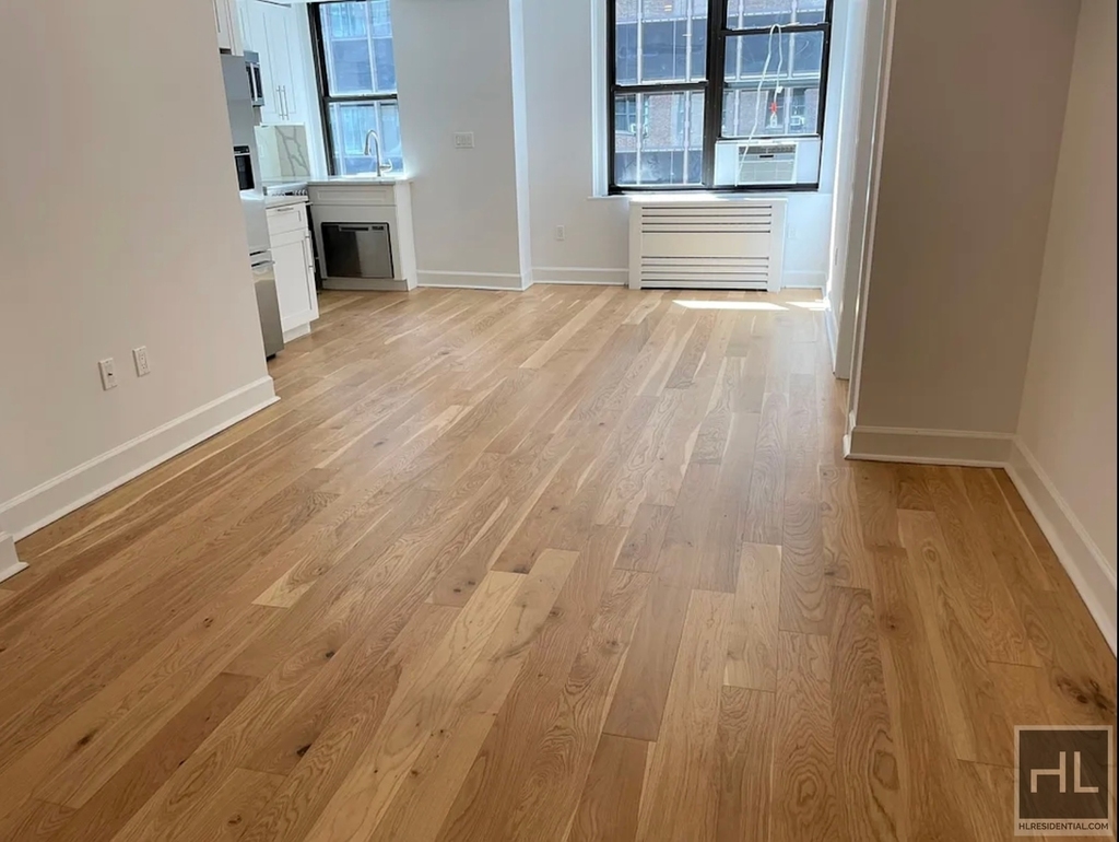 East 48th Street - Photo 1