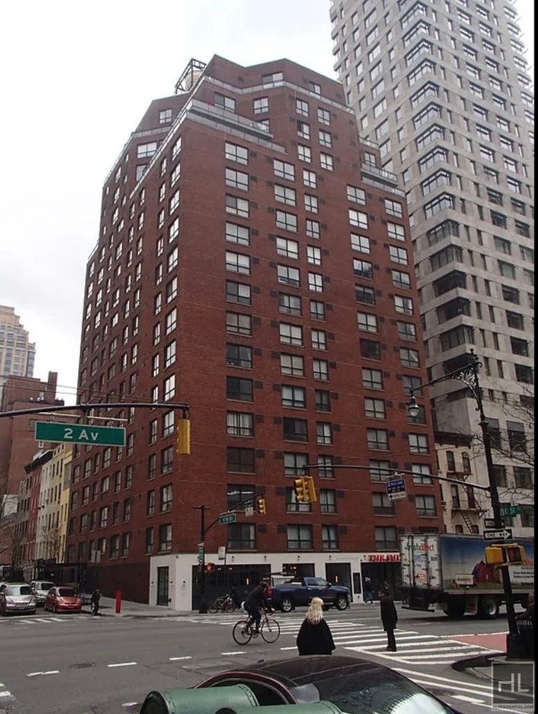 East 51st Street - Photo 5