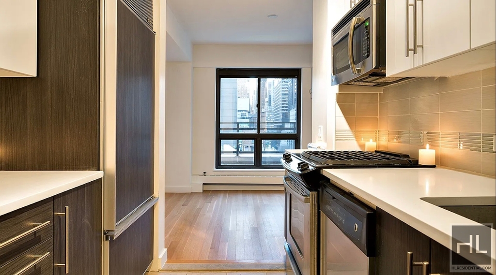 East 51st Street - Photo 3