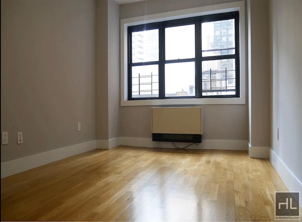 East 47th Street - Photo 8