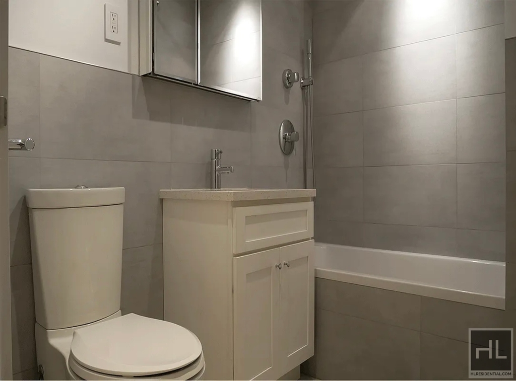 East 47th Street - Photo 5