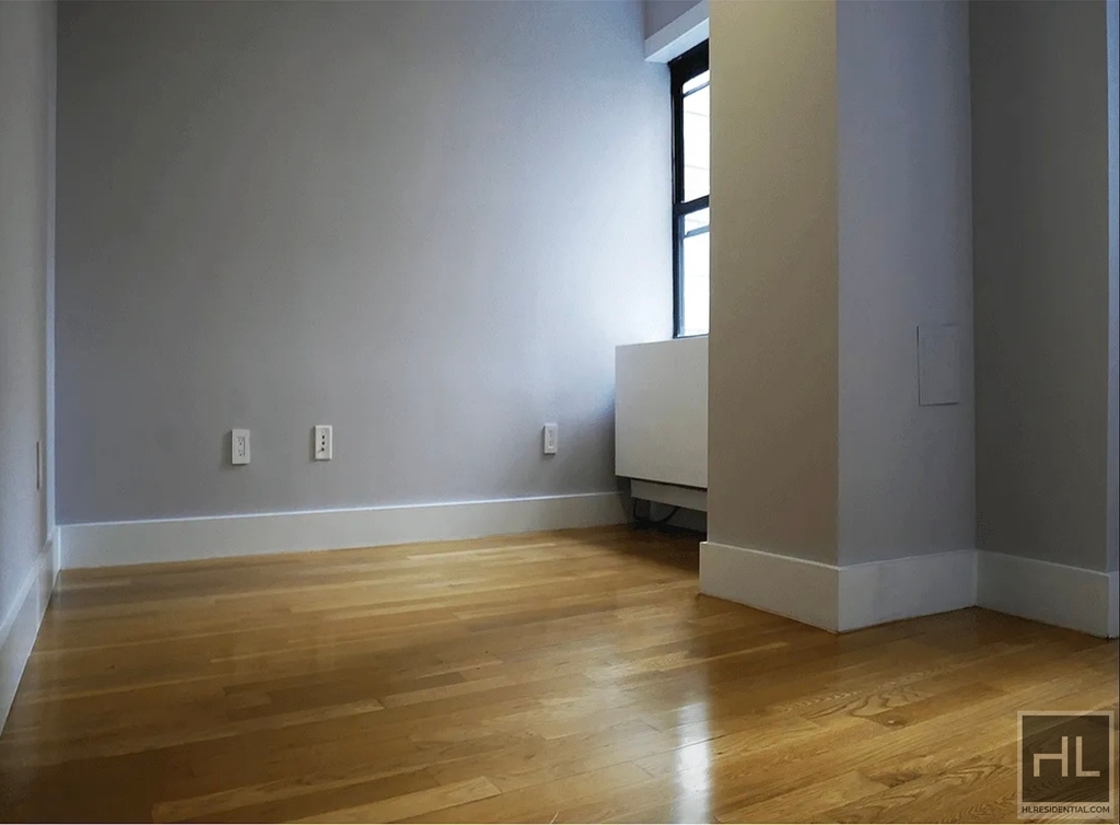 East 47th Street - Photo 6