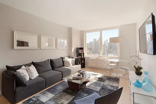 West 45th Street - Photo 18