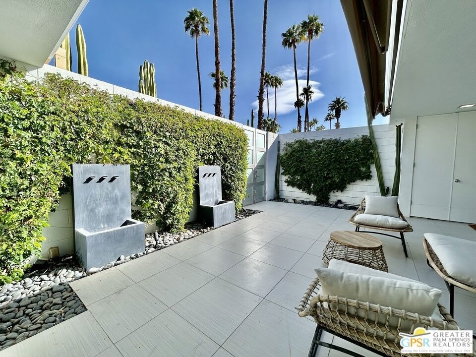 306 Desert Lakes Drive - Photo 2
