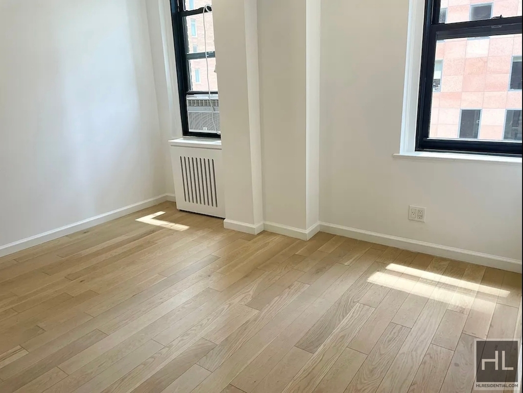 East 48th Street - Photo 2