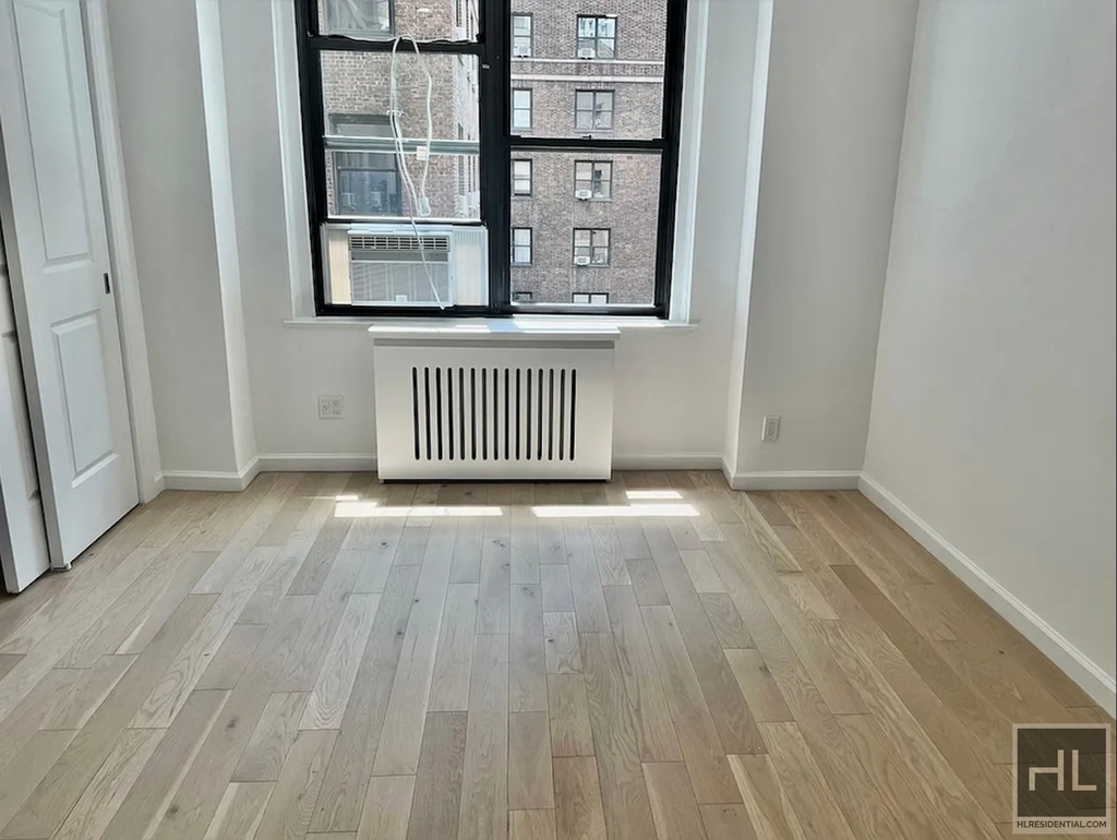 East 48th Street - Photo 1