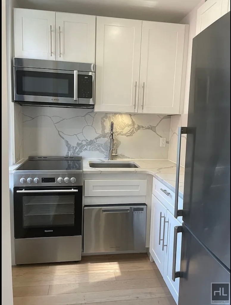 East 48th Street - Photo 3