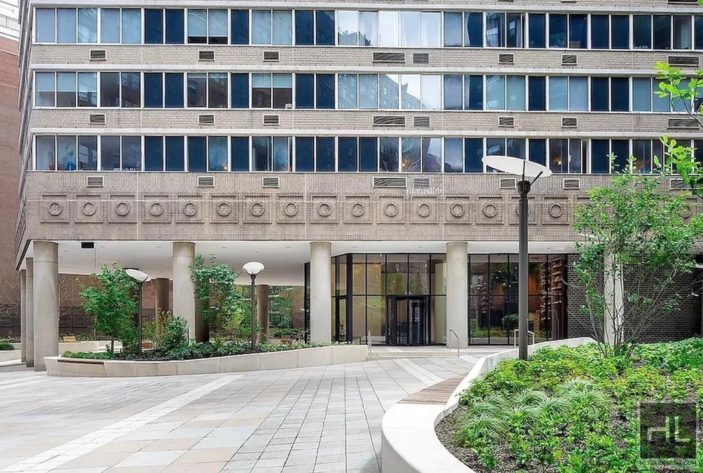 East 54 Street - Photo 11