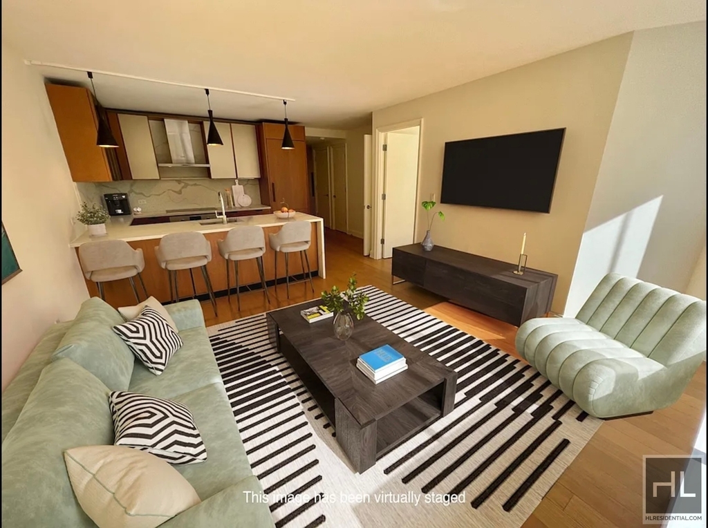 East 54 Street - Photo 0