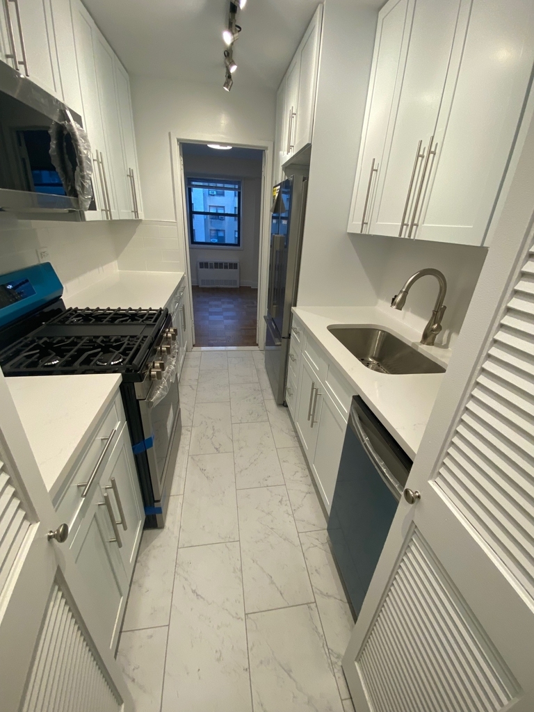 East 79th Street - Photo 3