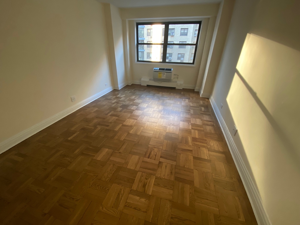 East 79th Street - Photo 7
