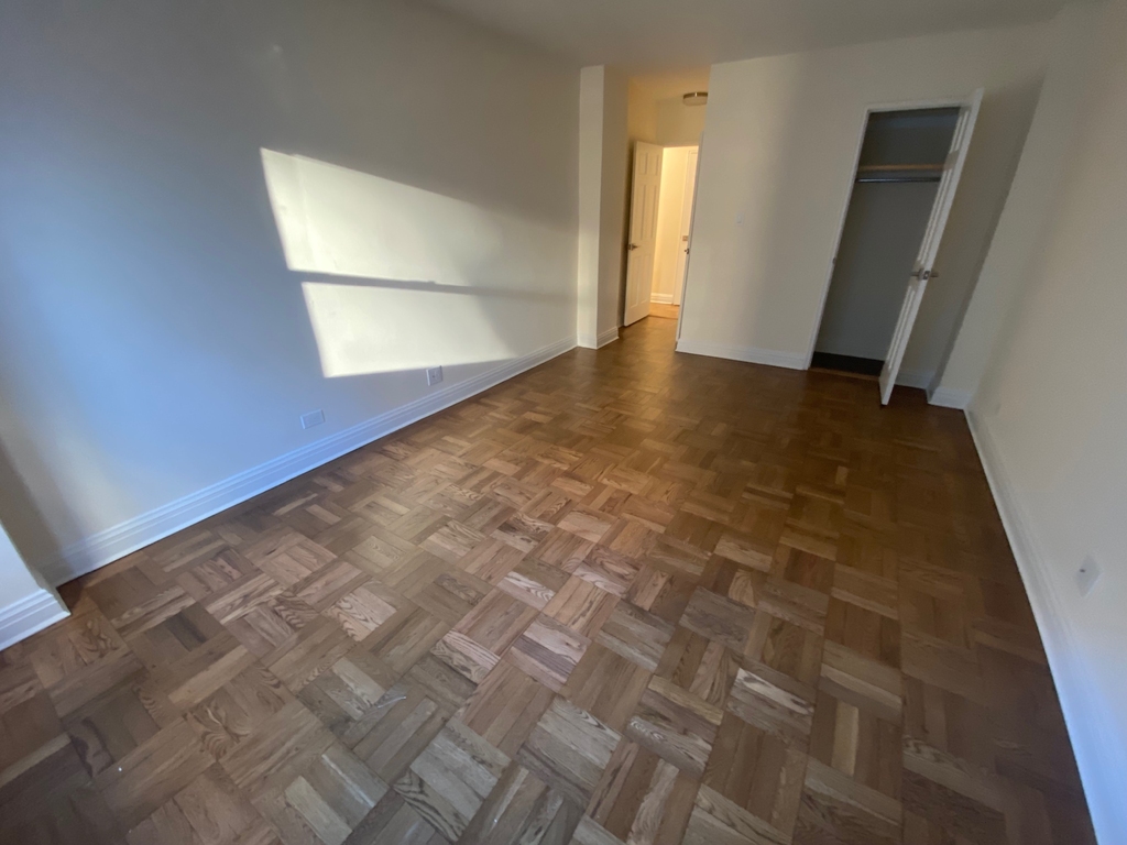 East 79th Street - Photo 8