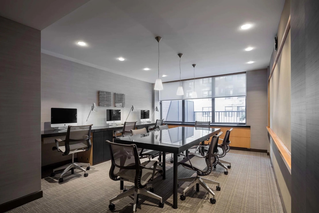 West 60th Street - Photo 17