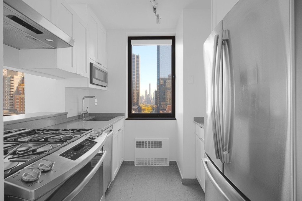 West 60th Street - Photo 4