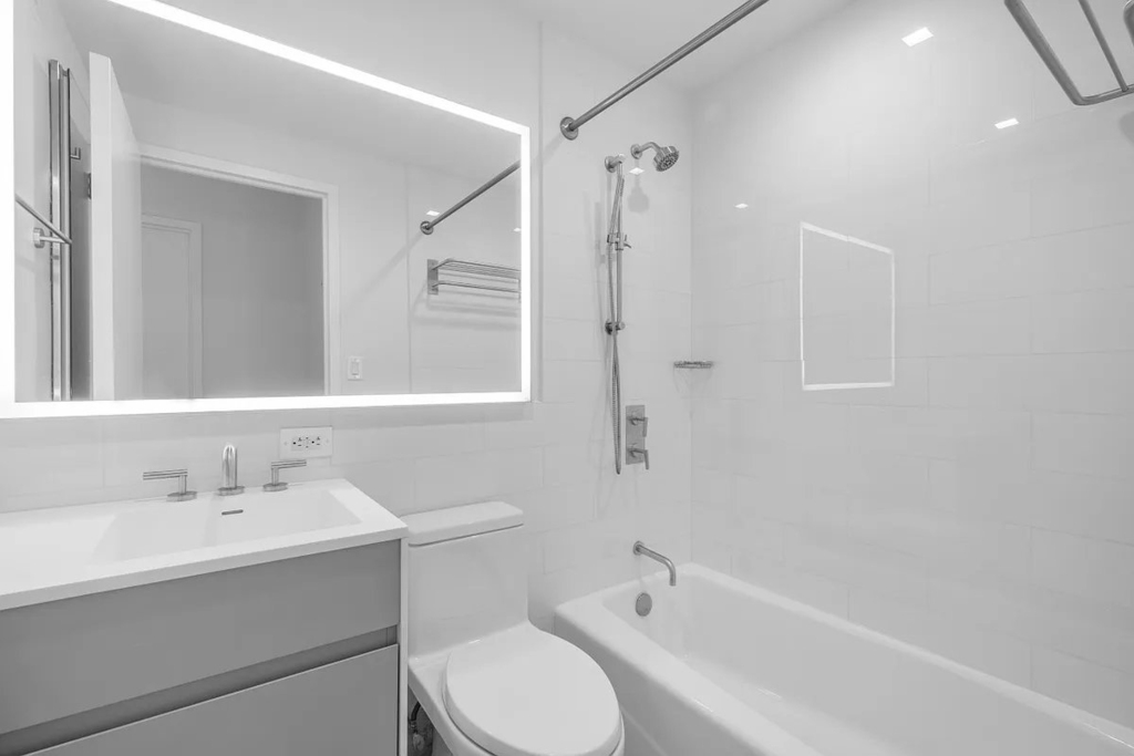 West 60th Street - Photo 7