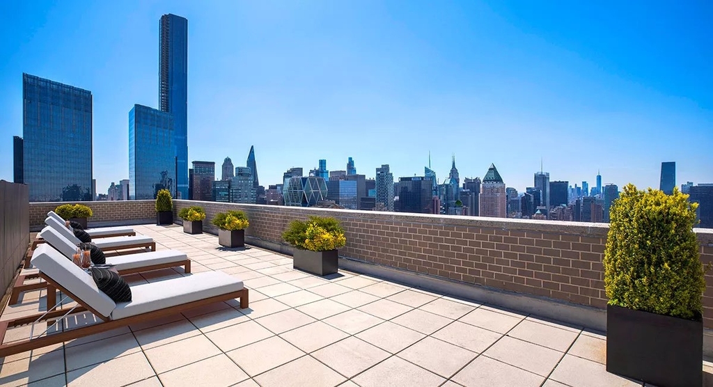 West 60th Street - Photo 15