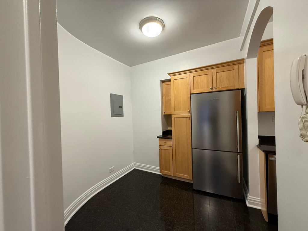 141 East 56th Street - Photo 3