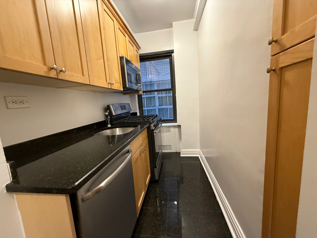 141 East 56th Street - Photo 2