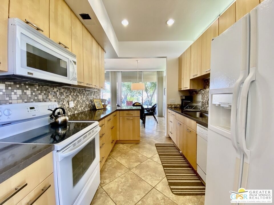 272 Desert Lakes Drive - Photo 2