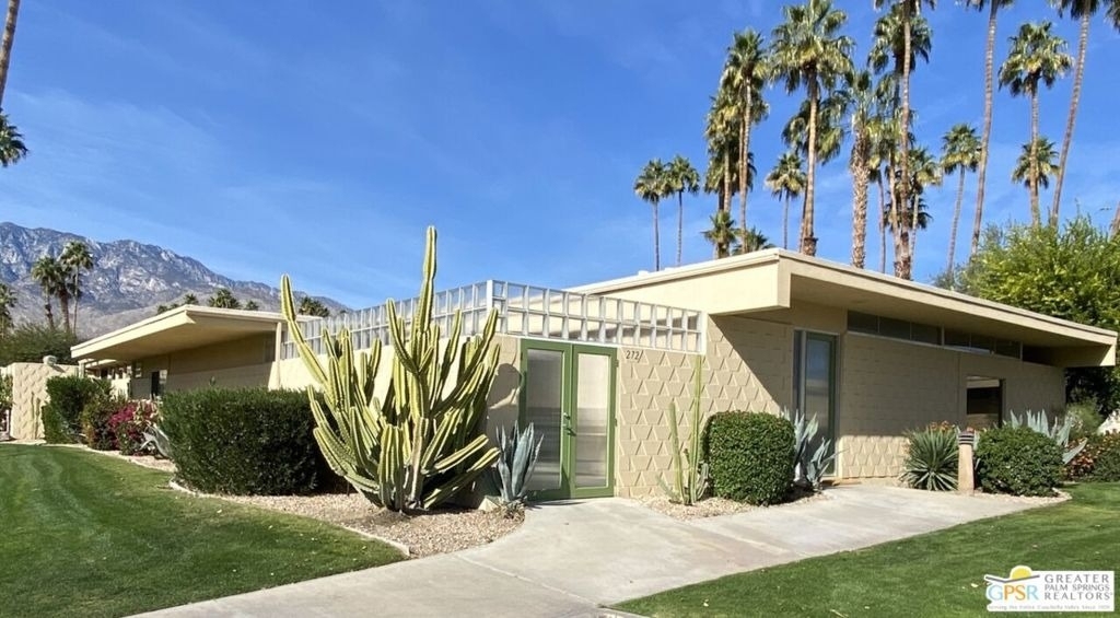 272 Desert Lakes Drive - Photo 0
