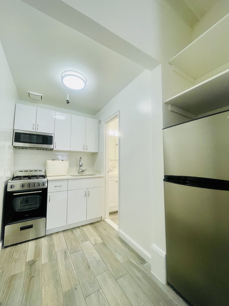 Madison Avenue / 85th Street - Photo 4