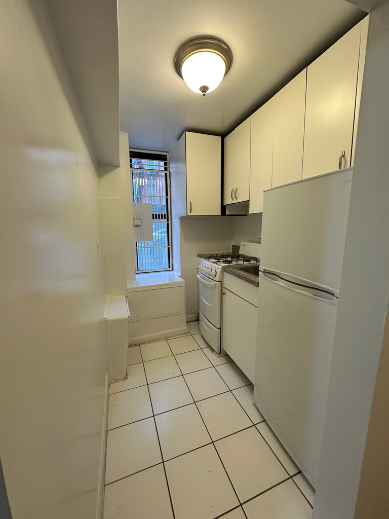 410 East 74th Street - Photo 2