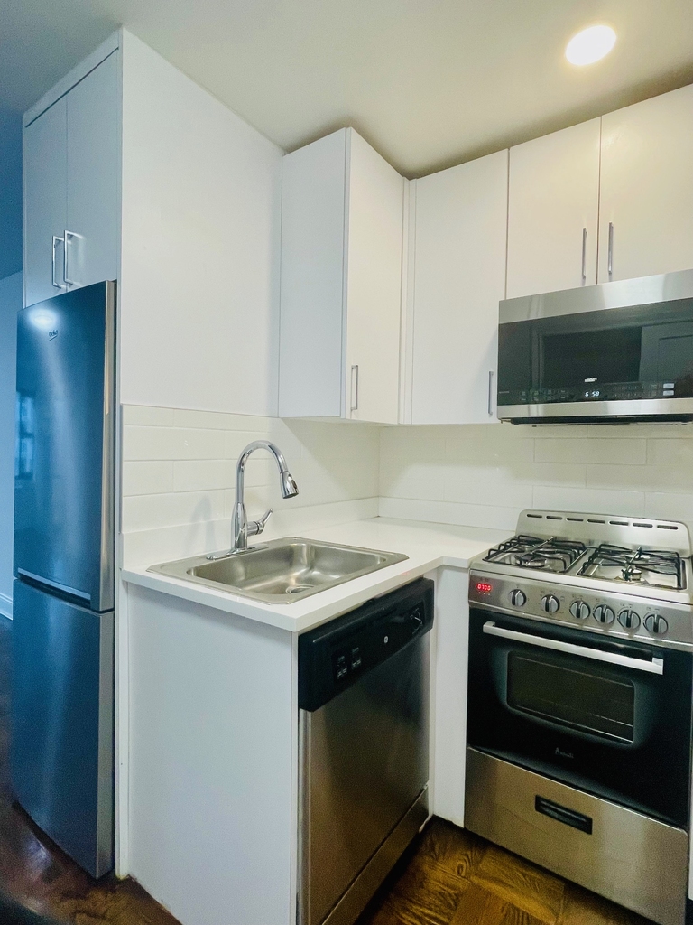 East 56 Street - Photo 11