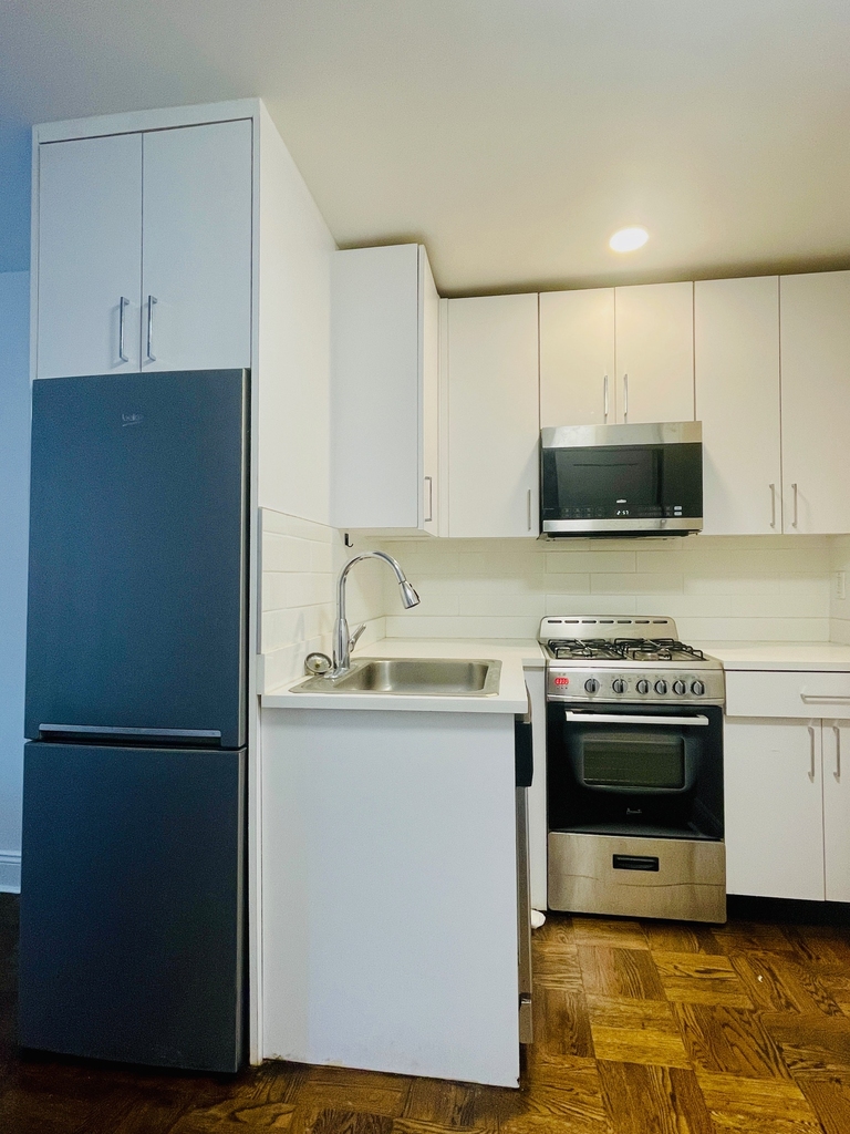 East 56 Street - Photo 10