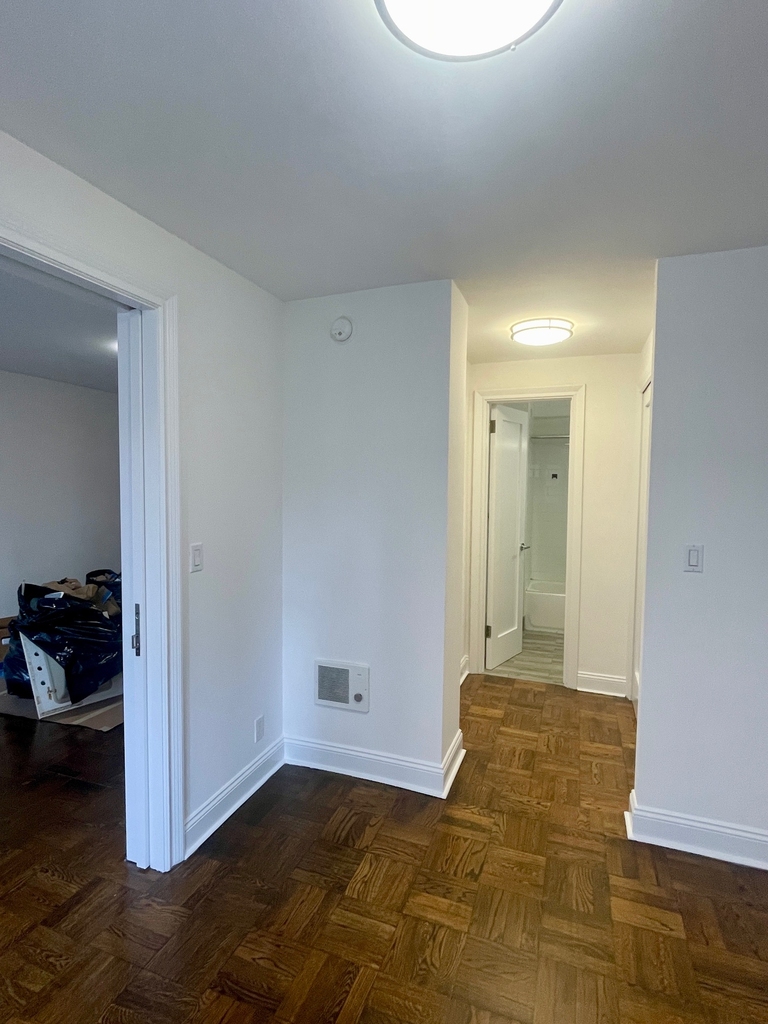 East 56 Street - Photo 4
