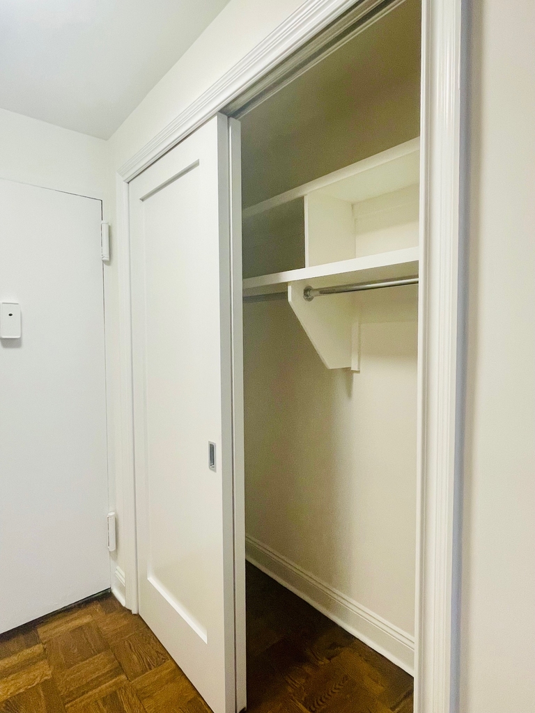East 56 Street - Photo 6