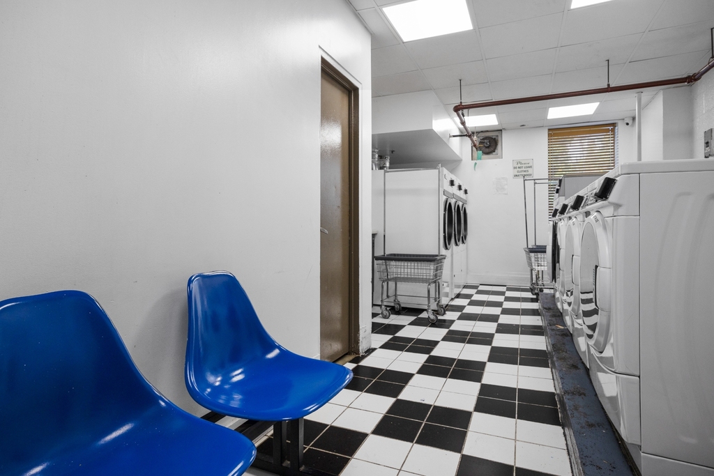 Flatland Ave Apt 3D - Photo 12